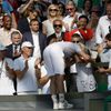 Andy Murray slaví se svou maminkou na Wimbledonu 2013