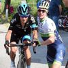 Giro d'Italia 2015 - Richie Porte dostává nepovolenou pomoc od Simona Clarka