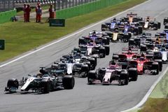 F1 živě: Hamilton vybojoval v baště Ferrari první místo