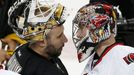 Tomáš Vokoun a Craig Anderson po posledním semifinále Východu NHL