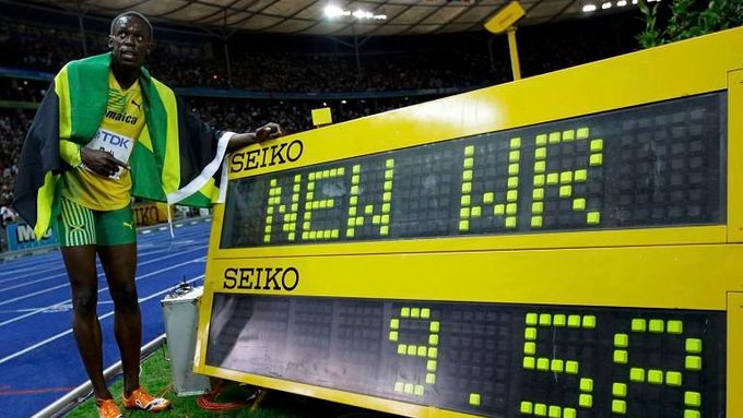 Usain Bolt slaví svůj triumf
