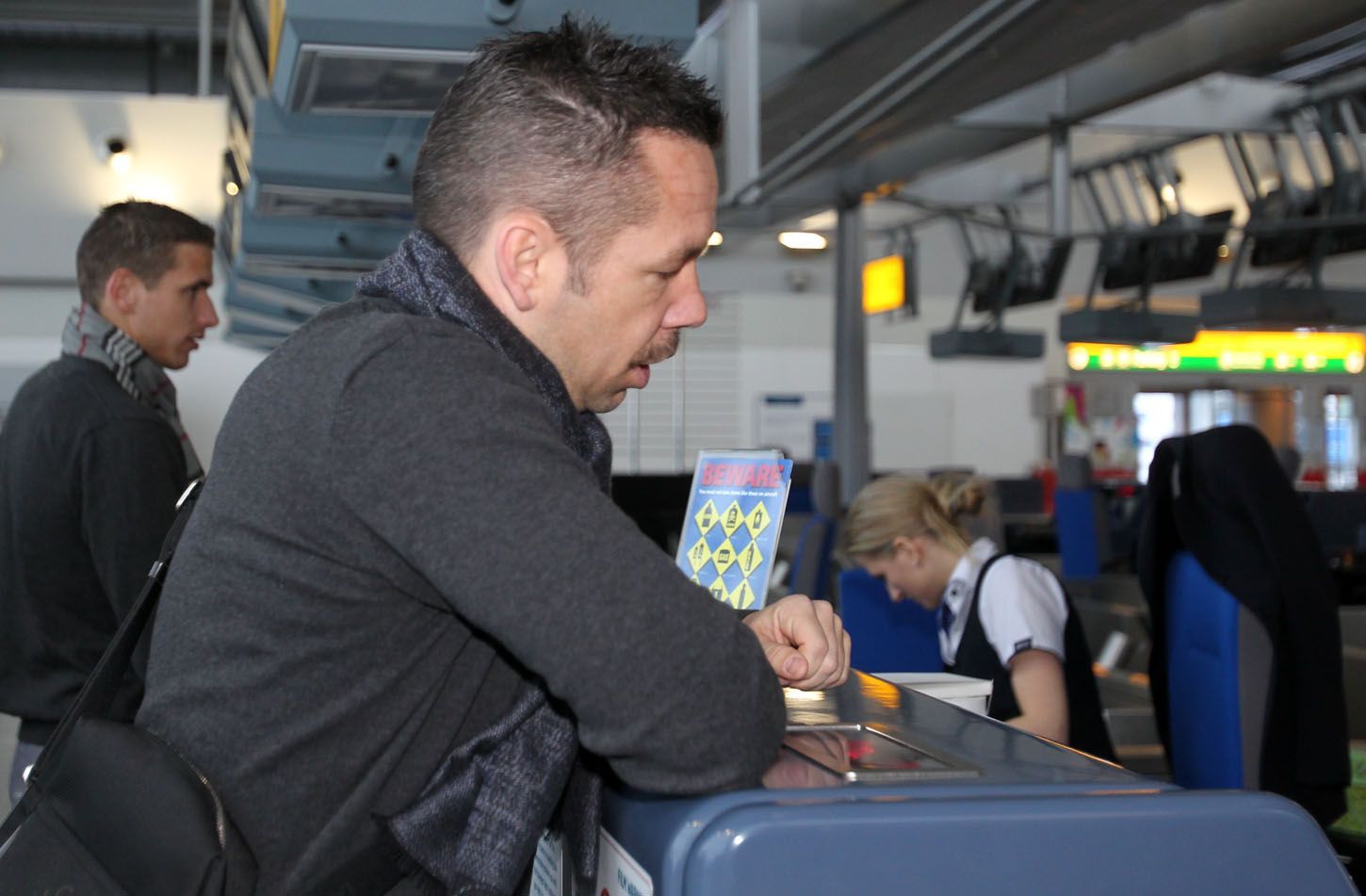 Pavel Horváth na pražském letišti před odletem do Istanbulu