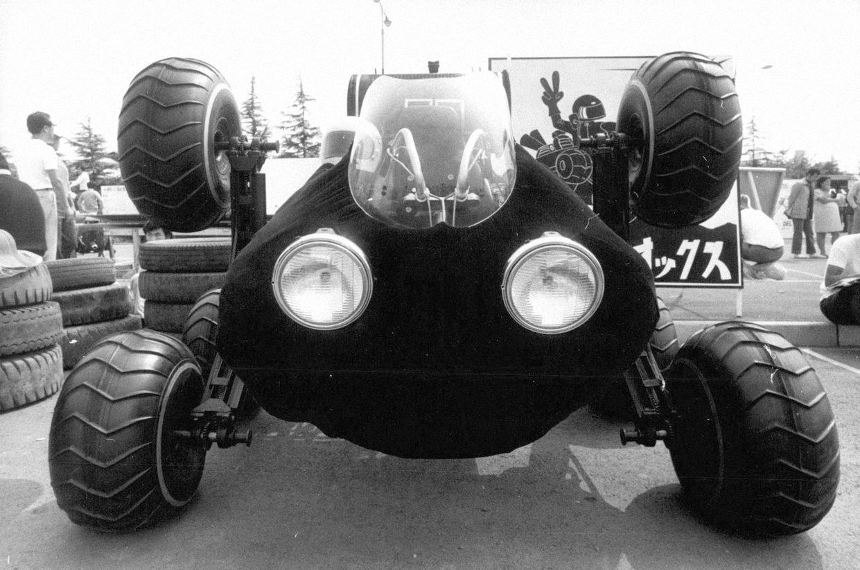 Jednorázové užití / Fotogalerie / Kuriózní automobilová monstra na čtyř i více kolech / Profimedia