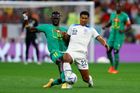 Anglie - Senegal 0:0. Angličané jsou od úvodu aktivní. Na první šanci se však čeká