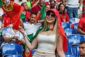 Svůdné Portugalky i ustarané pohledy německých fanynek. Ženy pohltilo fotbalové Euro