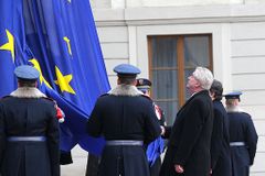 Klausův institut: Vyvěšení vlajky EU je mrtvé gesto