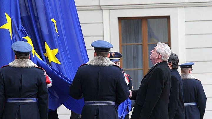 Je dobře, že je Česko v EU a NATO. Dává nám to pocit bezpečí, řekl prezident Zeman