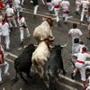 Foto: Dramatické okamžiky při běhu býků v Pamploně