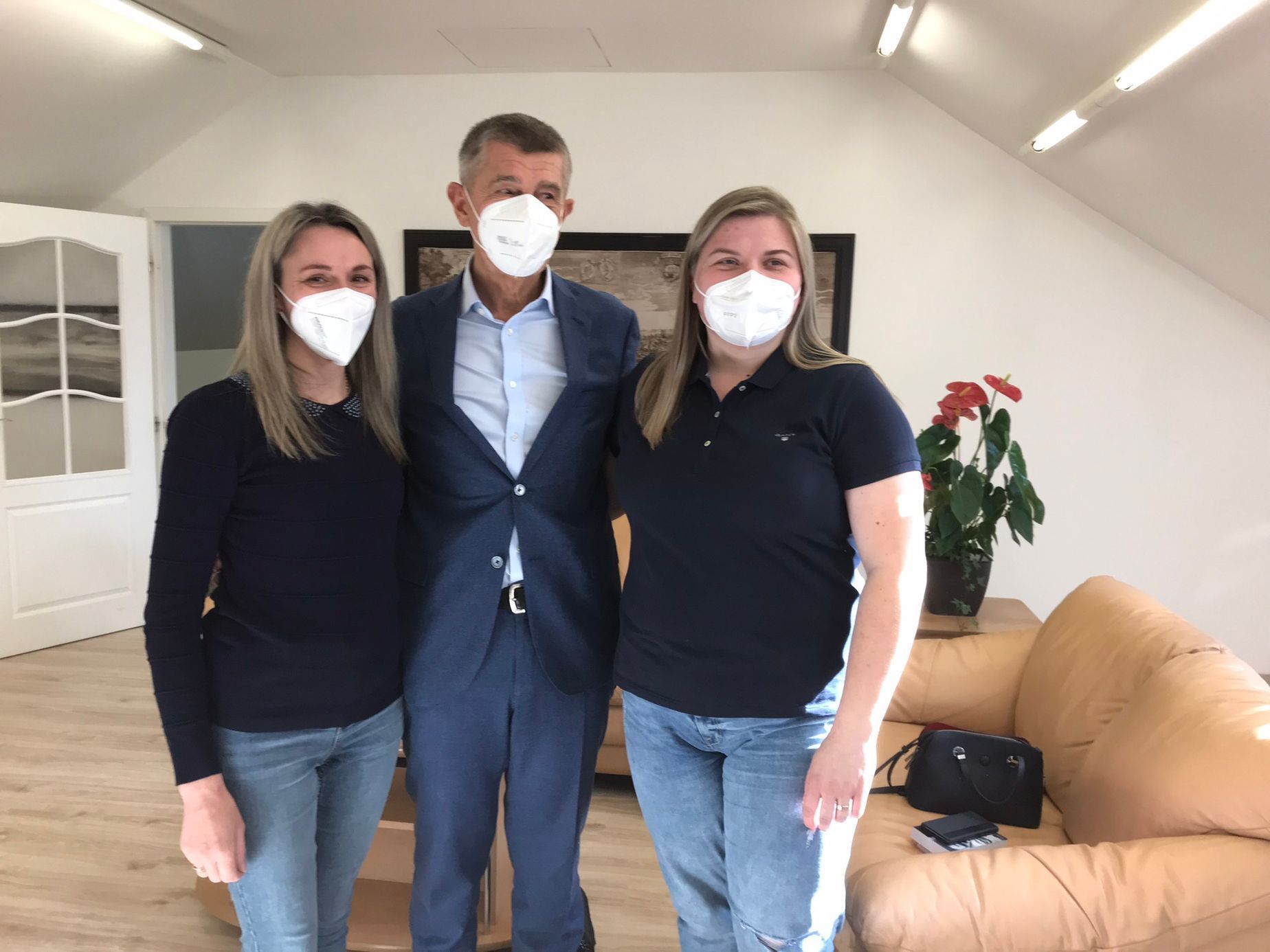 Diana a Irena jsou Ukrajinky, v Česku jsou pět let, pracují jako uklízečky na jedné škole a podle svých slov jsou tady šťastné. Andrej Babiš je jim sympatický, hodně stály o setkání s ním.