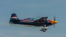 Pilot Beter Besenyei se podílel na vývoji tohoto akrobatického speciálu a je zakládajícím pilotem Red Bull Air Race.