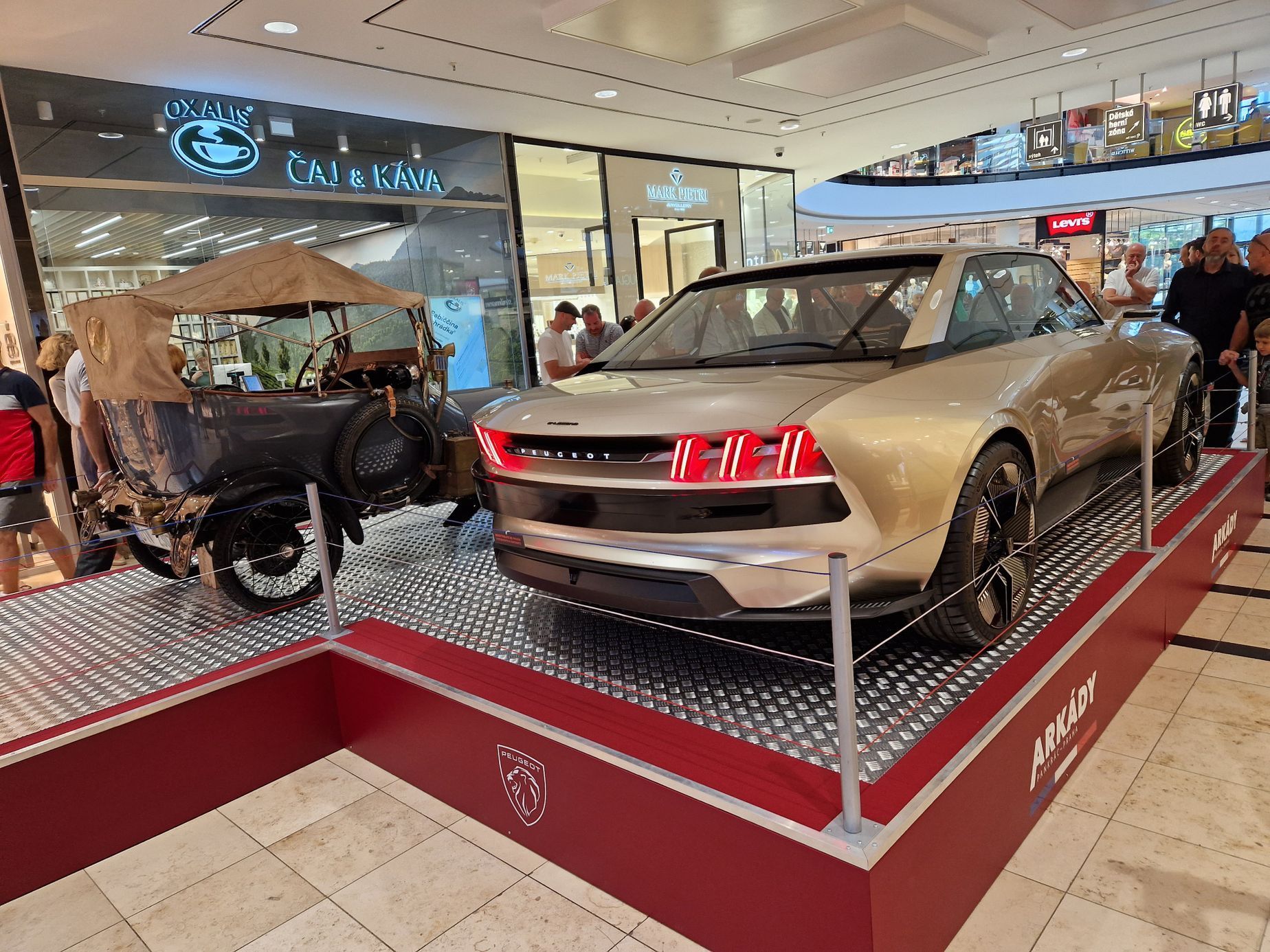 Peugeot výstava Arkády Pankrác