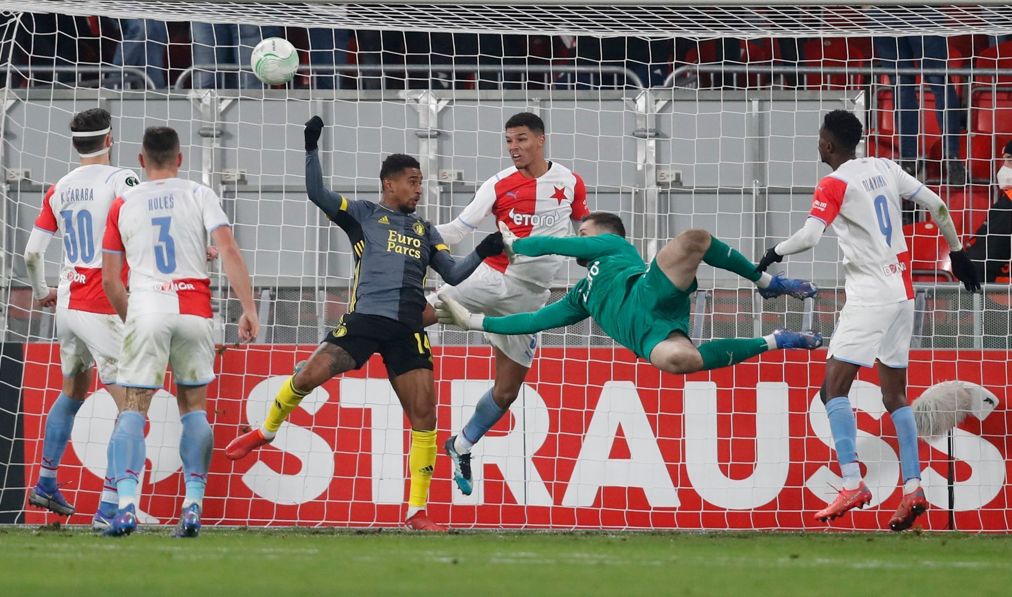 Vyrovnávací gól Feyenoordu na 2:2 v zápase EL Slavia - Feyenoord