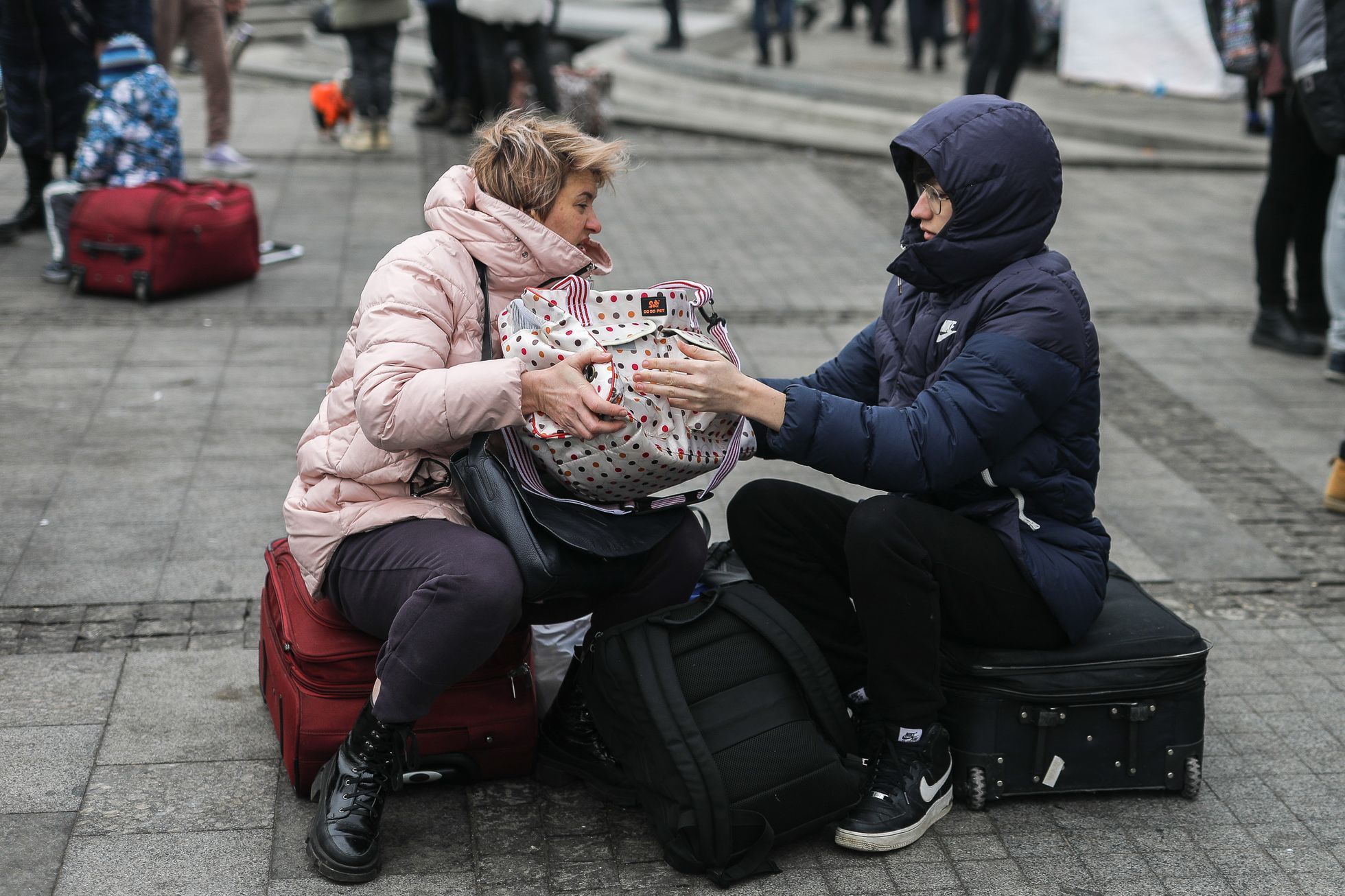 Válka na Ukrajině - nádraží Lvov, uprchlíci, děti, ukrajinci, humanitární krize