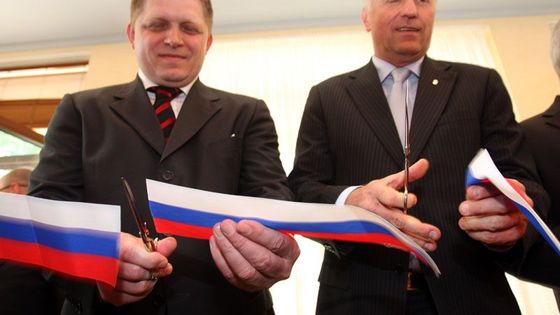 Fico v českém nebi. Vítali ho dva nebo tři čeští premiéři