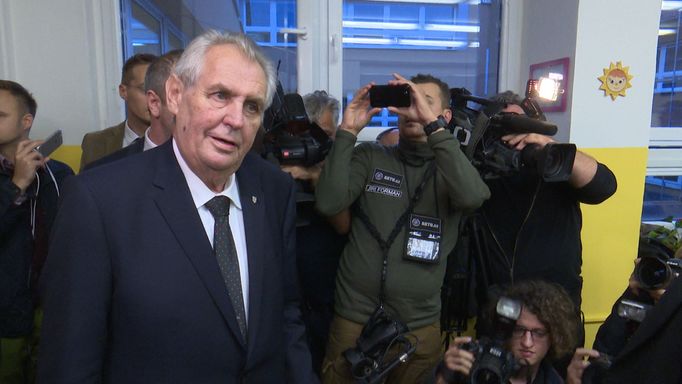 Milož Zeman volil ve škole na Stodůlkách