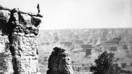 Tento snímek byl vyfocen kolem roku 1899, tedy v době, kdy se ještě nejednalo o národní park. Zachycuje oblast poblíž jedné z dnešních vyhlídek Grandview Point.