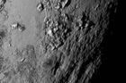 NASA zveřejnila první detailní snímky Pluta. I s překvapením