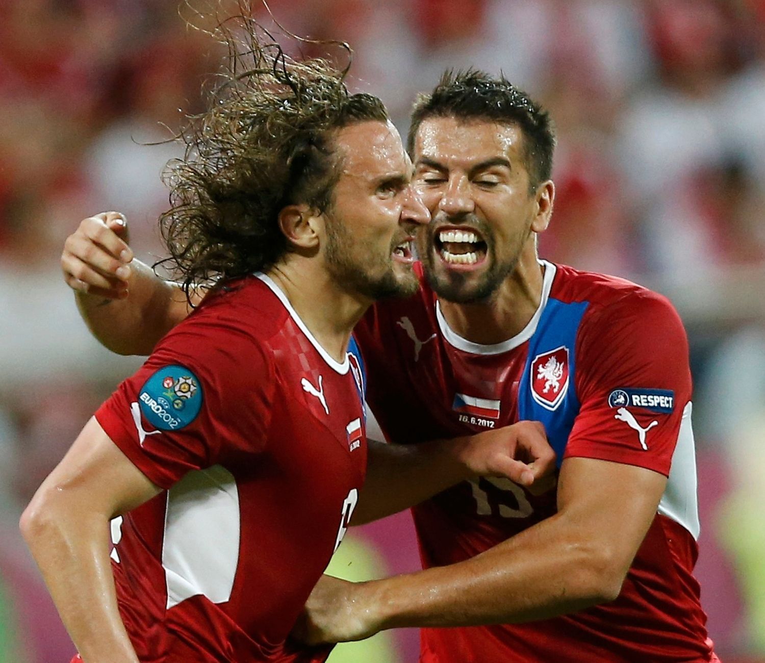 Český fotbalista Petr Jiráček a Milan Baroš slaví gól v polské díti v utkání skupiny A na Euru 2012