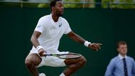 Gael Monfils se zase postaral o možná nejlepší úder Wimbledonu z otočky do růžku kurtu Mannarina.