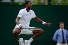 Gael Monfils se zase postaral o možná nejlepší úder Wimbledonu z otočky do růžku kurtu Mannarina.