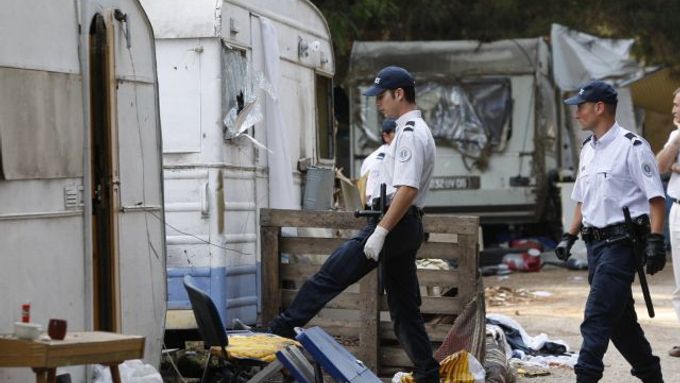 Francie se rozhodla zlikvidovat stovky nelegálních romských táborů a jejich obyvatele vypovědět ze země