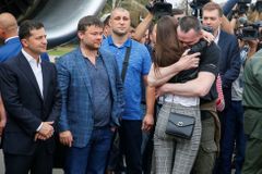 Do vítězství je daleko, řekl propuštěný Sencov. Rusko a Ukrajina si vyměnily 70 vězňů