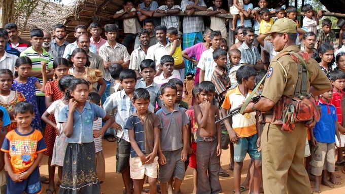 Město Vavuniya na severu Srí Lanky - tábor pro vnitřní uprchlíky, kde jsou internováni Tamilové, kteří utekli před boji ze svých domovů.