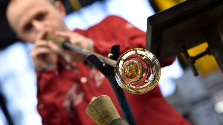 Sklárna v Květné vyrobí pro lichtenštejnského panovníka stovky celobroušených sklenic