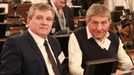 Legendární žokej Josef Váňa (vpravo) a prezident Jockey Clubu ČR Josef Charvát na jednání o hřebčínu Napajedla v Poslanecké sněmovně.