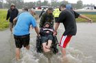 Bouře Harvey způsobila ve Spojených státech mohutné záplavy. I ve středu platí v některých částech Texasu pohotovost.