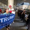 Do USA opět přilétají občané ze zemí, kterým Trump vstup zakázal.