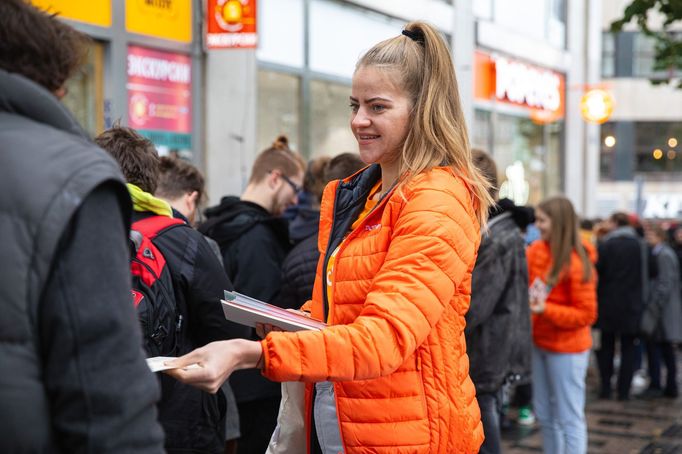 Otevření prvního amerického fastfoodového řetězce Popeyes v Česku, na Václavském náměstí, 3. 11. 2023.