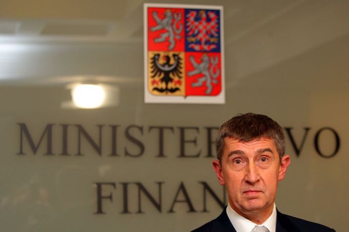 Andrej Babiš při přebírání ministerstva financí.