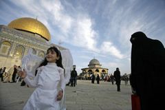 Rezoluce UNESCO o Chrámové hoře pobouřila Izrael. "Absurdní představení pokračuje," řekl Netanjahu