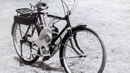 Prapředek dnešních motorek Suzuki, první motorové kolo z roku 1952.