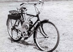 První motorizované kolo Suzuki.