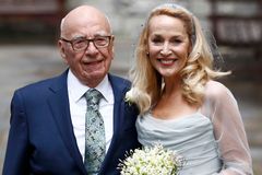 Mediální magnát Murdoch se oženil s bývalou topmodelkou a manželkou Micka Jaggera