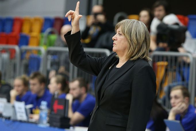 EL basketbal: ZVVZ USK Praha - Schio: Natalia Hájková