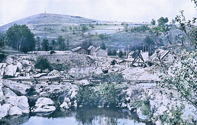 Nacisté nechaly v místech Ležáků nevypálené jen dřevěné boudy u místních lomů