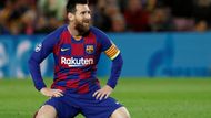 Domácí kapitán Lionel Messi na slavném stadionu Camp Nou v prvním poločase trefil břevno.