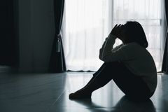 Když dítě má dítě. Psychiatrička promluvila o traumatu mladého mateřství