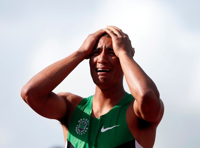 Americký desetibojař Ashton Eaton se raduje z nového světového rekordu, který vytvořil při závodech v americkém Eugene v roce 2012.