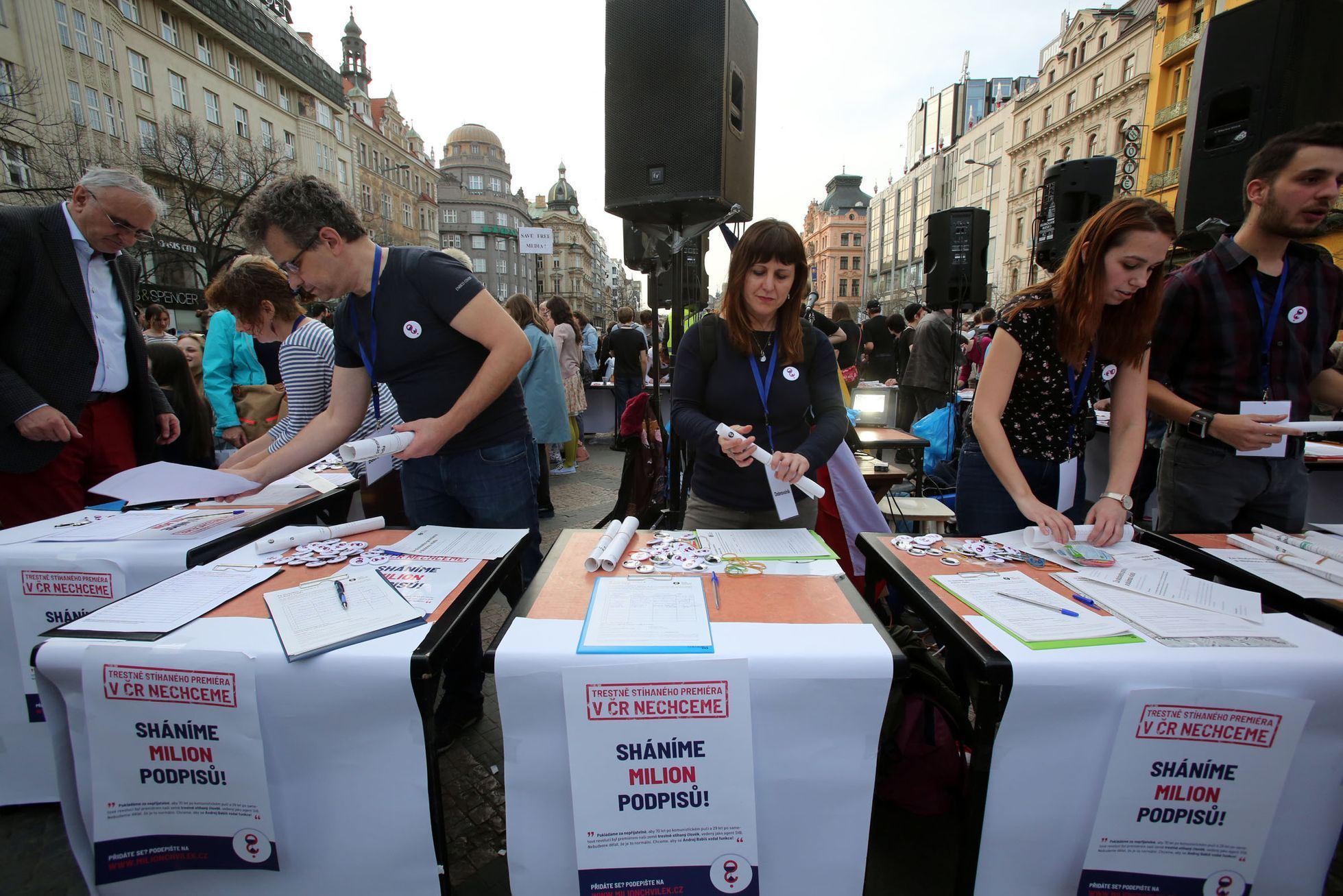 Demonstrace proti Babišovi