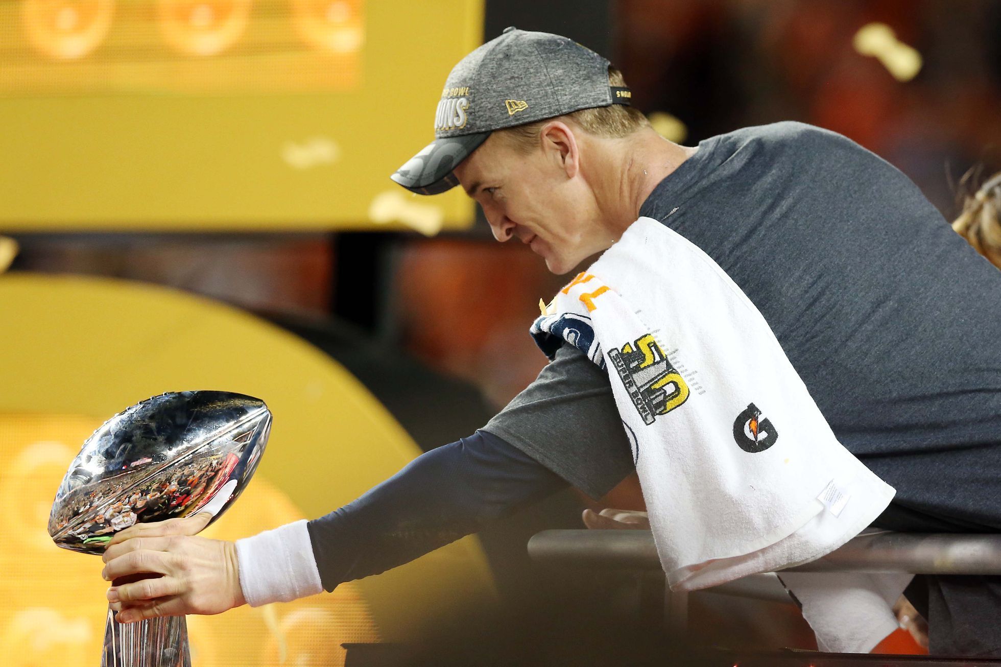 NFL, Super Bowl 50: Peyton Manning (Denver Broncos) s Lombardi Trophy