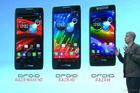 Motorola DROID RAZR M, RAZR HD, RAZR MAXX HD Tři nové mobily běžící na operačním systému Android představila americká společnost Motorola. Modely RAZR HD a MAXX HD disponují displejem o velikosti 4,7 palce. Model RAZR M 4,3 palce. Společný pro všechny telefony je dvoujádrový procesor běžící s taktem 1,5 GHz, osmi megapixelový fotoaparát a velikost operační paměti 1 GB. Kapacita akumulátoru je pro model RAZR M 2 000 mAh, pro modely RAZR HD a RAZR MAXX HD 2 500 mAh. Dostupnost na trhu je známá pouze pro model RAZR M a to příští týden. Pro zbývající modely je datum dostupnost na trhu neznámý.