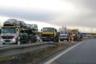 Mezi Hradcem a Pardubicemi otevřeli další úsek silnice