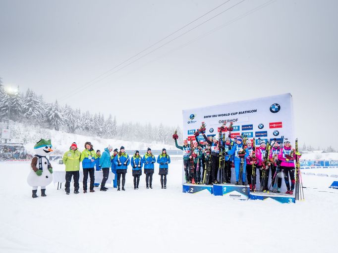 SP v biatlonu 2018/19, Oberhof, štafeta žen: Stupně vítězů (zleva Němky, Rusky a Češky)