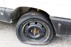 Skoro dvě třetiny aut jezdí na málo nahuštěných pneu