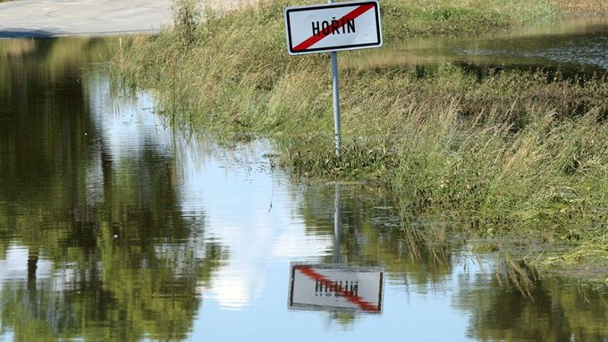 Obec Hořín u Mělníka se ani letos neubránila povodni.