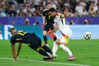 Německo - Skotsko 3:0. Brutální faul Porteouse potrestal z penalty Havertz
